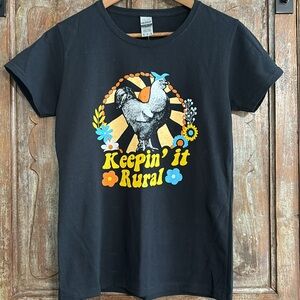 NWOT - Keepin' it Rural Retro Graphic Short Sleeve Tee Size M